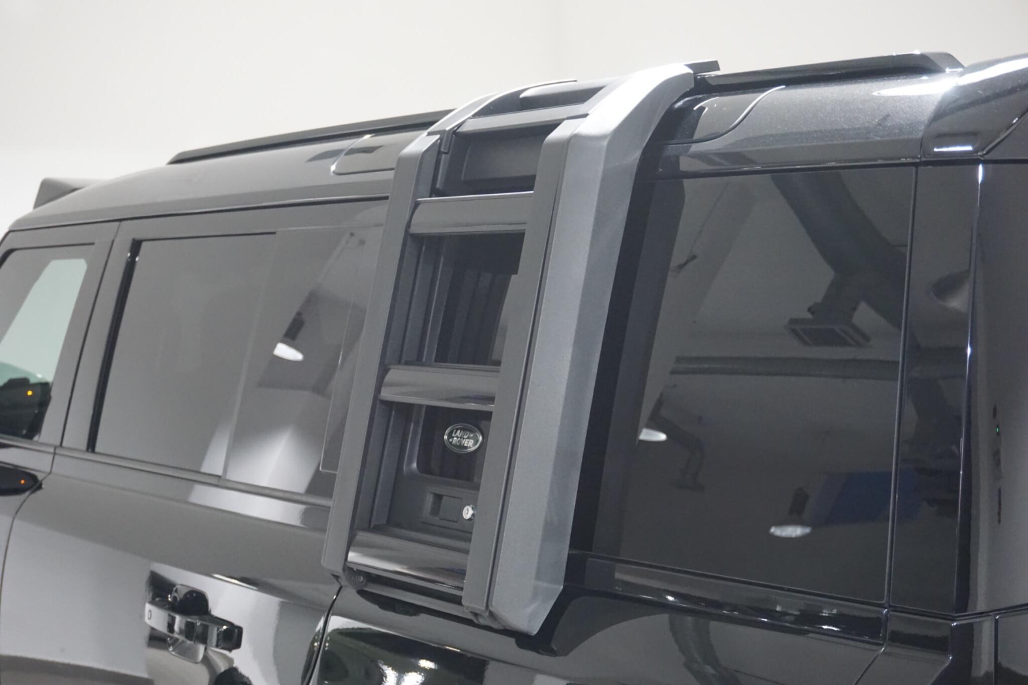 Land Rover Defender 110 3.0 D300 MHEV X-Dynamic HSE Auto 4WD Euro 6 (s/s) 5dr